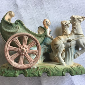 Carro tirado por caballos, Figura de carro, Caballo de cerámica, Carro de cerámica, Escultura de vidrio, Escultura de cerámica, Escultura retro, Arte de mesa