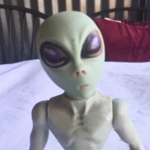 Alien Toy, Alien FIgurine, Extraterrestrial Toy, ET Figurine, Roswell Toy, Alien Decor, UFO Toy, Roswell,ET Toy,Alien Collectible,Alien Gift