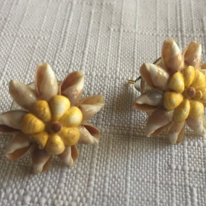 Hawaii Earring, Shell Flower Earring, Shell Earring, Shell Stud, Shell Earring, Flower Stud, Shell Stud, Shell Flower Stud, Delicate Stud