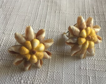 Hawaii Earring, Shell Flower Earring, Shell Earring, Shell Stud, Shell Earring, Flower Stud, Shell Stud, Shell Flower Stud, Delicate Stud