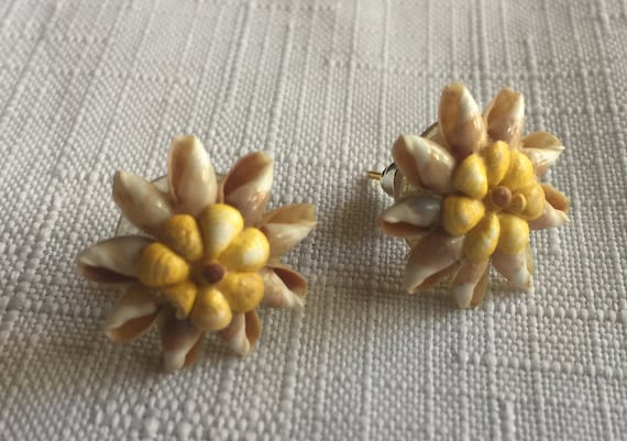 Hawaii Earring, Shell Flower Earring, Shell Earring, Shell Stud, Shell Earring, Flower Stud, Shell Stud, Shell Flower Stud, Delicate Stud
