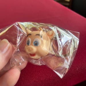 Llavero de cerdo, llavero novedoso, llavero de dibujos animados, llavero de Warner Bros, llavero de Porky Pig, regalo de Porky Pig, amante de los dibujos animados, llavero infantil