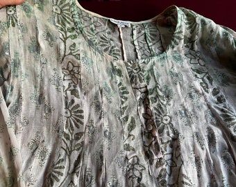 Minivestido de gasa, vestido hippie, túnica hippie, top hippie, minivestido, vestido bohemio, top holgado, Juliet Dunn, blusa rosa, top de gasa, top de gasa