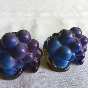 Fruit Salt Pepper, Retro Salt Pepper, Fruit Kitchen Art, Grape Salt Pepper, Kitchen Decor, Kitchen Art, Ceramic Salt Shaker, Retro Kitchen