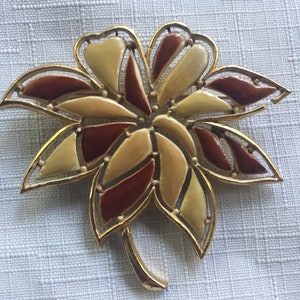 Flower Pin, Flower Brooch, Retro Flower Pin, Brown Beige Pin, Brown Beige Brooch, Brown Pin, 50s Enamel Pin, Palm Tree Pin, Tree Pin
