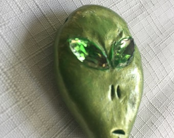 Alien Pendant, ET Pendant, Face Necklace, UFO Pendant, Face Pendant, Odd Pendant, Alien Gift, Alien Face Pendant, ET Necklace, Alien Jewelry