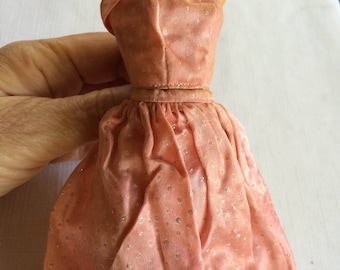 Vestido de Barbie, Vestido Formal de Barbie, Vestido Rosa de Barbie, Vestido Formal de Barbie, Vestido Largo de Barbie, Vestido de Fiesta de Barbie, Vestido Elegante de Barbie, Vestido de Noche de Barbie
