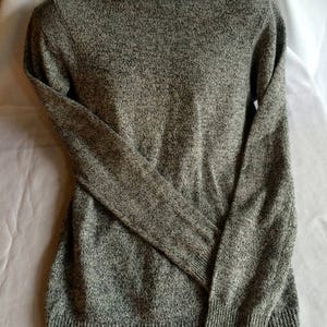 Suéter gris, suéter gris, suéter gris, suéter gris, suéter gris clásico, suéter gris retro, suéter de lana gris, suéter de lana gris