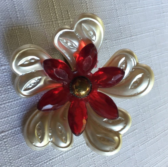 Red Flower Pin, Red Flower Brooch, Red White Brooch,R… Gem