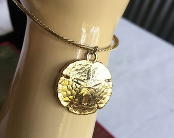 Sand Dollar Bracelet, Beach Gold Bracelet, Beach Charm Bracelet, Shell Bracelet, Gold Shell Bracelet, Beach Bracelet, Charm Bracelet