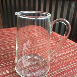 Klarer mittlerer Krug, klarer Saucenkrug, kleiner klarer Krug, moderner Saucenkrug, kleiner Krug, Soßenkrug, Saucenkrug