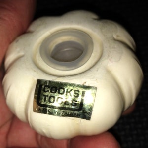 Novelty Shaker, Retro Shaker, Vitlöksshaker, Kökskonst, Vitlökslampa, 50-talskök, Keramisk Shaker, Kitschkök, Samlarshaker, bild 4
