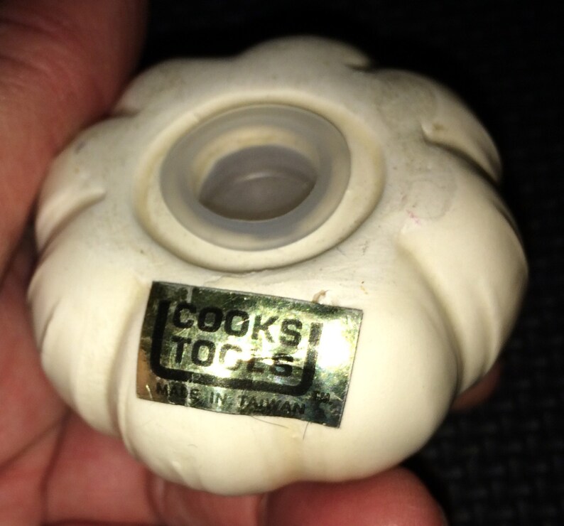 Novelty Shaker, Retro Shaker, Vitlöksshaker, Kökskonst, Vitlökslampa, 50-talskök, Keramisk Shaker, Kitschkök, Samlarshaker, bild 4