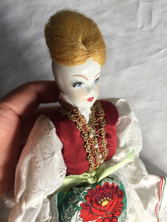 Porzellanpuppe, Keramikpuppe, Europa Puppe, Europa Folklore Puppe, Bauernpuppe, Folklore Puppe, Bauernpuppe, Altweltpuppe, Trachtenpuppe, Geschenkpuppe