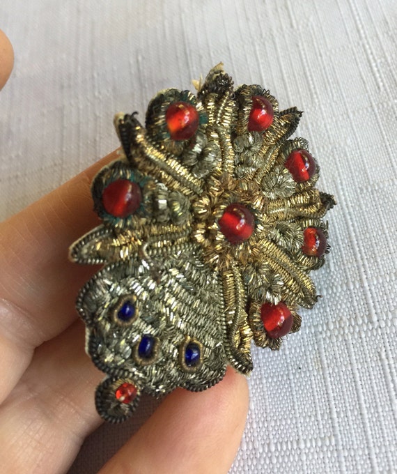 Fabric Pin, Fabric Brooch, Queen Pin, Fabric Badge, Antique Badge, Royal Pin, Royal Brooch, Historic Brooch, Queen Brooch, King Brooch