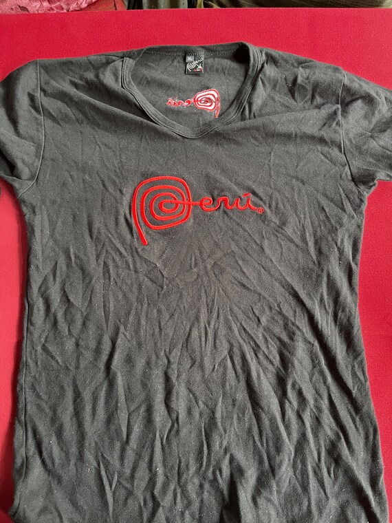 Peru Top, Black Top, Peru Logo Top, Sleeveless Black Top, Black Red Top, Logo T-shirt, Casual Black Top, Peru Brand, Black T-Shirt, Peru View 3
