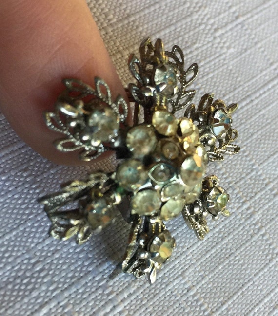 Clear Floral Pin, Retro Flower Brooch, Antique Fl… - image 4