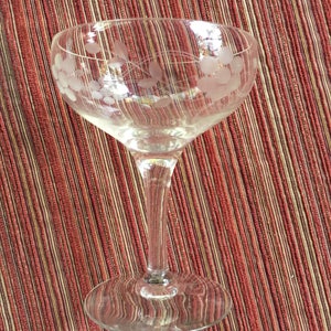 Champagne Glass, Retro Champagne, Rose Champagne, Wine Flute, Sparkly Wine Glass, Toast Glass, Texture Glass, Celebration Wine, Party Glass