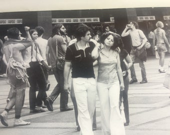 Crowd Photo, Retro People Photo, 70s People, Retro Photo, Crowd Art, Retro Crowd, City Street, City Photo, Retro Illustration, People Image