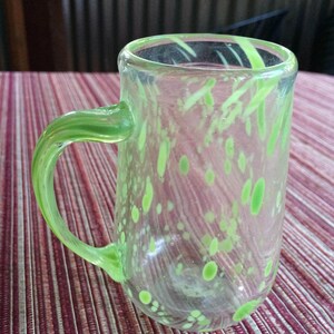 Blåst glasmugg, hantverksmugg, konstglasmugg, konstglasmugg, konstkaffekopp, bohemisk mugg, bohemisk glasmugg, glaskopp, hantverksglasmugg, grön mugg bild 4