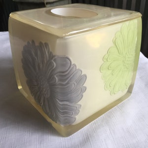 Flower Tissue Holder, Resin Tissue Box, Green Bath Decor, Tissue Box Cover, Floral Tissue Box, Tissue Box, Bathroom Decor, Flower Bathroom