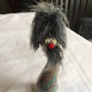 Alter Mann Figur, Alter Mann Schreibtisch Kunst, Alter Mann Kunst, Bärtiger Mann, Bart Mann Kunst, Bärtige Elfe, Zwergenfigur, Bartfigur, Schreibtischkunst, Schreibtischkunst