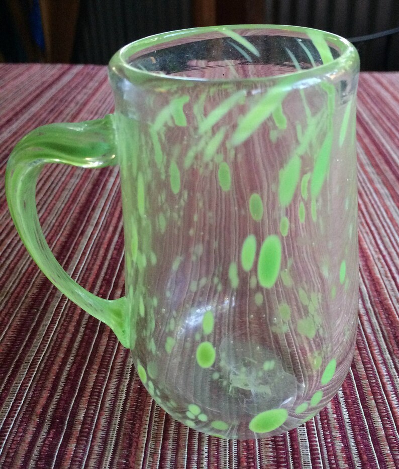 Blåst glasmugg, hantverksmugg, konstglasmugg, konstglasmugg, konstkaffekopp, bohemisk mugg, bohemisk glasmugg, glaskopp, hantverksglasmugg, grön mugg bild 3