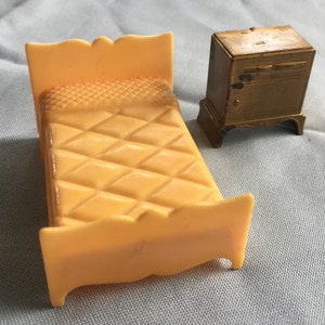 Dollhouse Bed, Doll House Bed, Dollhouse Bedroom, Miniature Doll Bed, Mini Doll Bed, Doll house Bedroom, Plasco Table, Doll Table, Doll Bed