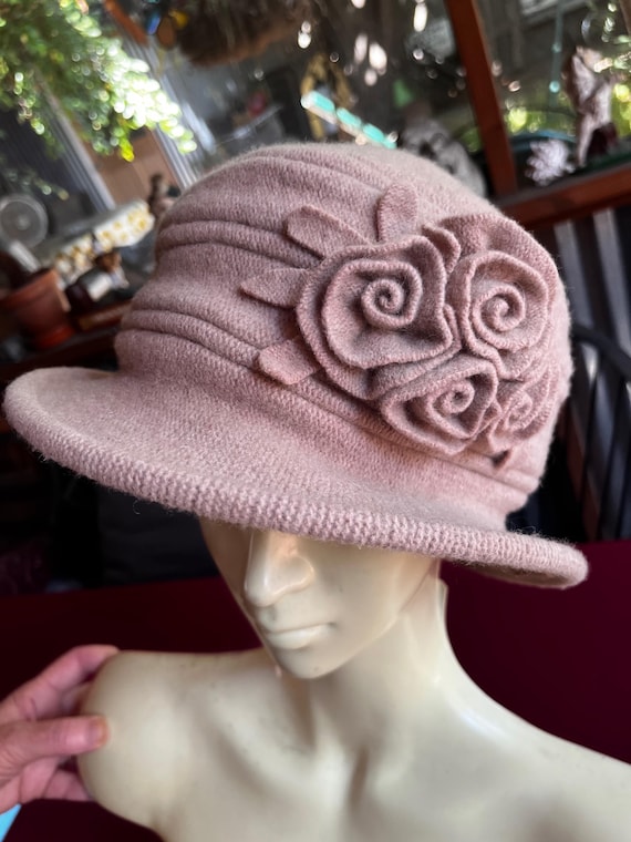 Beige Wool Hat, Wool Hat, Flower Hat, Tan Hat, Tan wool hat, Cloche Hat, Retro Hat, Chic Hat, Mod Hat, 20s Hat, Elegant Hat, Beige Hat,