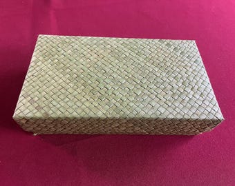 Caja verde, cesta con tapa, contenedor de mimbre, cesta poco profunda, caja rectangular, decoración de cesta, cesta bohemia, caja bohemia, caja decorativa, caja con tapa