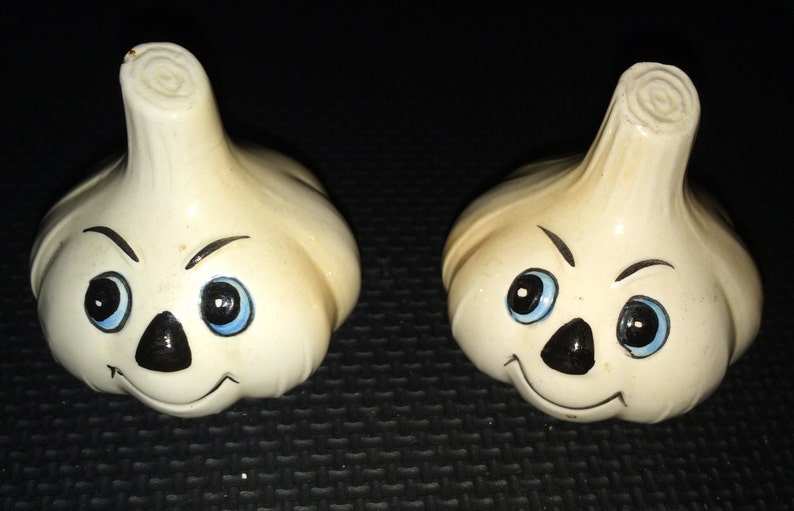 Novelty Shaker, Retro Shaker, Vitlöksshaker, Kökskonst, Vitlökslampa, 50-talskök, Keramisk Shaker, Kitschkök, Samlarshaker, bild 1