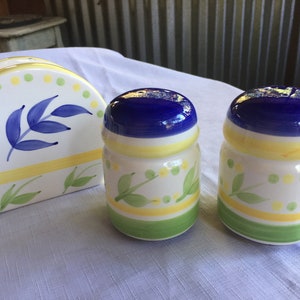 Retro Napkin Holder, Classic Napkin Holder, Napkin Holder, Ceramic Napkin Holder, Country Salt Shaker, Napkin Shaker Set, Kitchen Accessory
