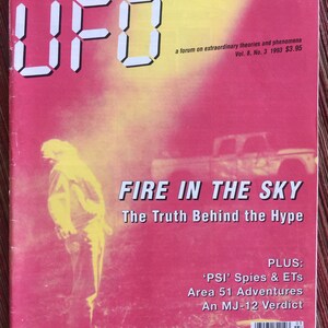 Puede incluir: Un n&uacute;mero de 1993 de la revista UFO con portada roja y amarilla. El t&iacute;tulo dice UFO: a forum on extraordinary theories and phenomena. El texto incluye Fire in the Sky: The Truth Behind the Hype, plus PSI Spies & ETs, Area 51 Adventures y An MJ-12 Verdict.