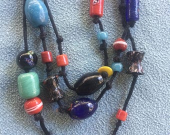 Flerfärgat halsband, Glashalsband, Rustikt halsband, Färgglatt halsband, Glaspärlehalsband, Grovt halsband, Boho halsband, Rustika pärlor