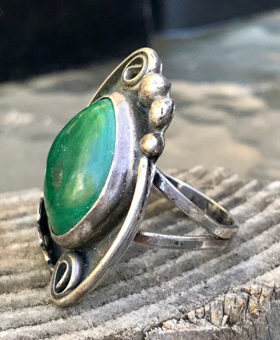 Vintage Navajo Sterling Silver Malachite Ring, Nav