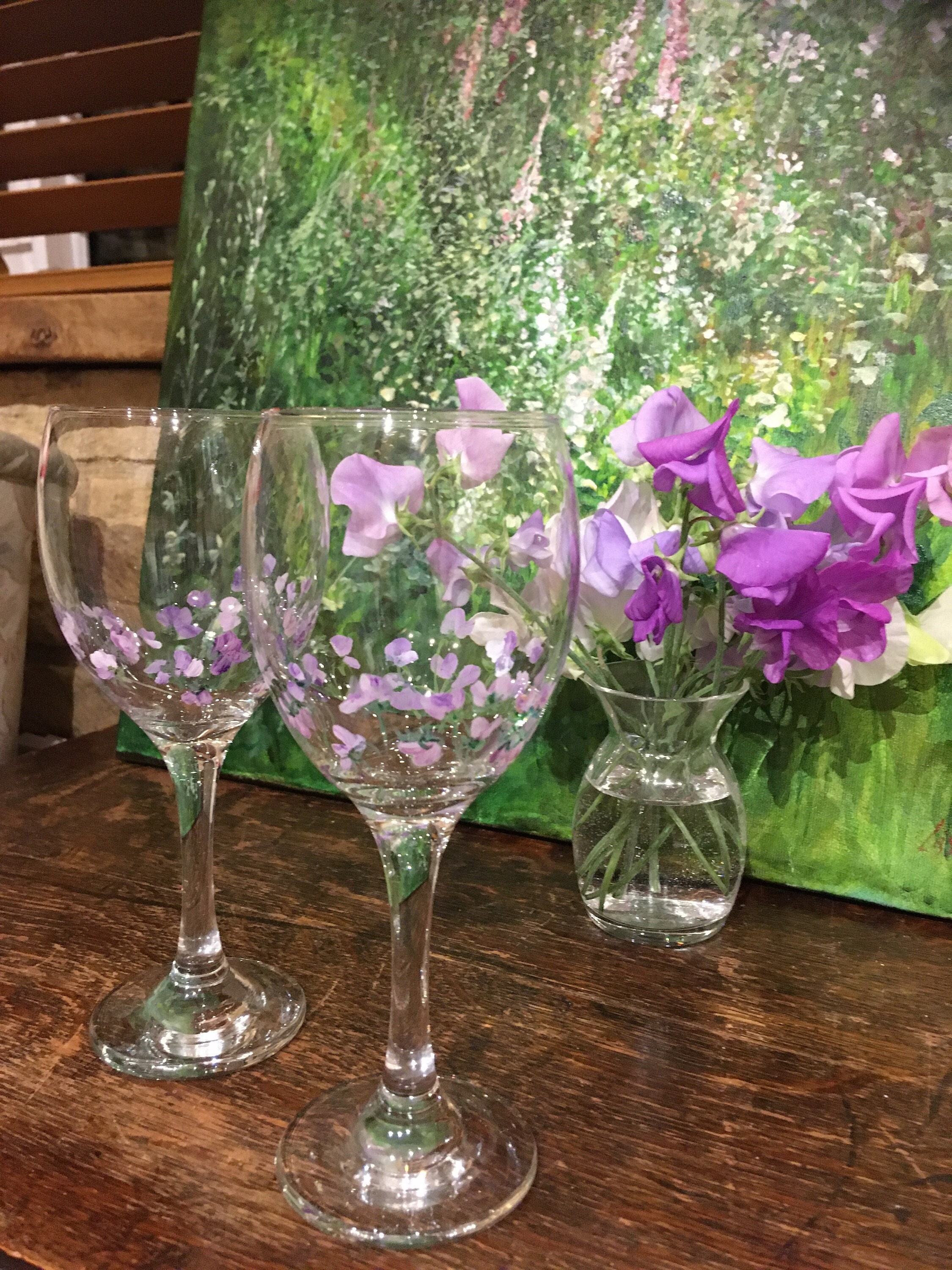 SWEET PEA Wine Glass / Chic, Elegant Wedding / Engagement gift, Anniversary / Hen party / Birthday Gift, Bespoke hand-painted glasses