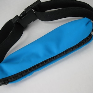 Ceintures à poches élastiques pour transporter des médicaments de type epi-pen.