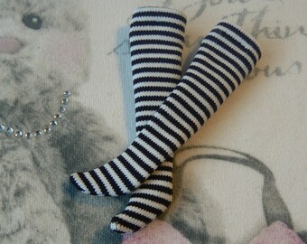 Middie Blythe socks Black and White