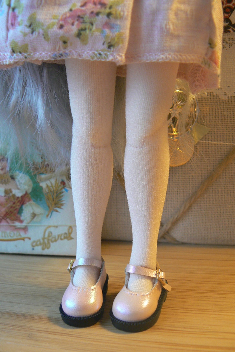 Grandes chaussettes blanches en polyamide pour Blythe jambières pour poupée blythe fait main à Paris france image 3