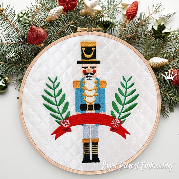 クリスマスくるみ割り人形の機械刺繍デザイン - 5 サイズ