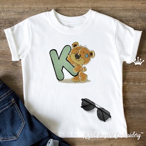 Teddybär Buchstabe K Maschinenstickerei Design - 4 Größen
