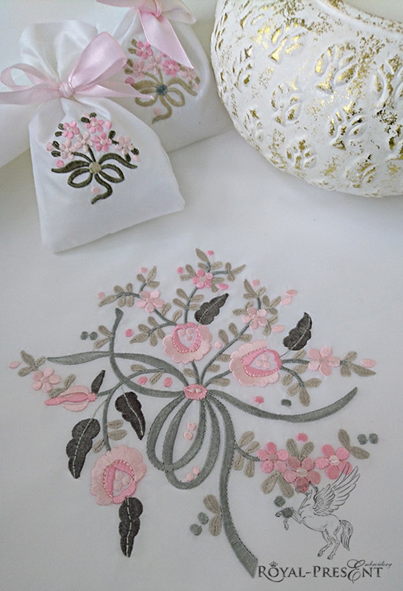 ROP-RPS2403 WHITE FLOWER EMBROID. SET main image 1
