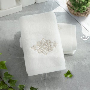 Towel Pattern Machine Embroidery Design - 3 sizes