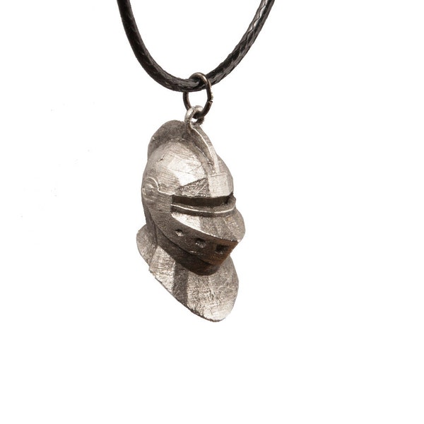 Casque de chevalier médiéval du XVe siècle - collier en étain sans plomb avec cordon inclus