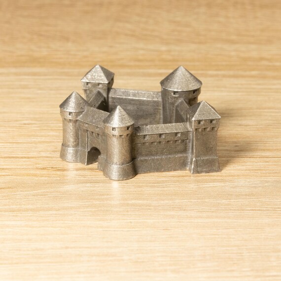 Pewter Walls for Medieval-Themed Board Games - Five Sides