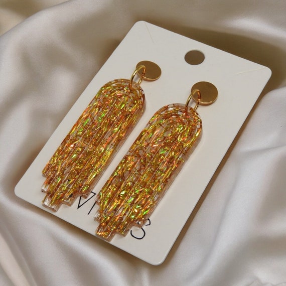 Statement oorbellen lange bogen | confetti goud | Handmade | RVS |