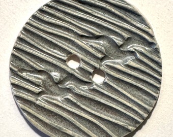 Jumbo 2,38-inch vogelknop handgemaakt Engels porselein keramische meeuwen meeuwen strand golvende zilvergrijze strepen golven vogelliefhebber gedateerd 2024