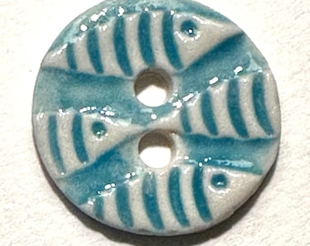 Botones de pescado escasos 1 pulgada hecho a mano fina porcelana inglesa cerámica azul turquesa y blanco náutico, playa costera estilo coser punto