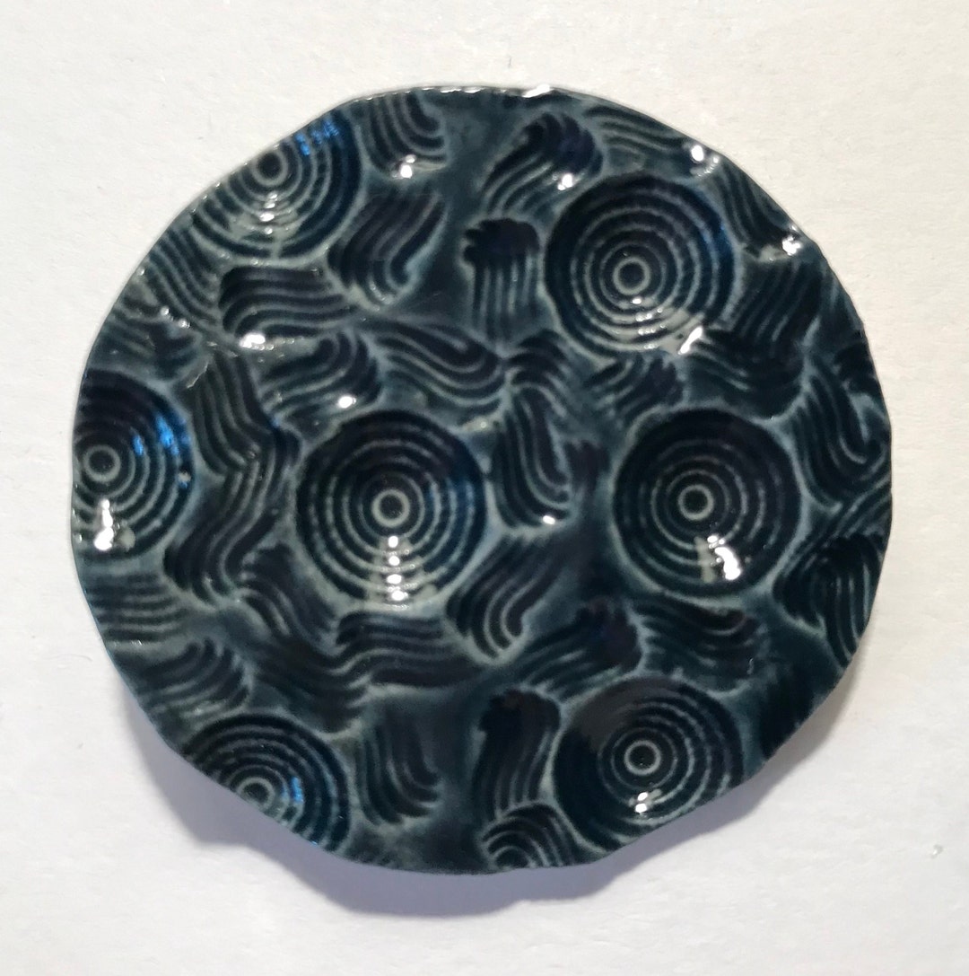2 Broches En Céramique - 1 Dentelle Et 1 Lune Avec étoiles - Neuf Sans Emballage - Créateurs