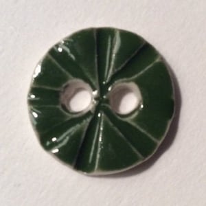 High-gloss 3/4-inch, handmade, fine porcelain ceramic buttons, wheel starburst pattern, rich forest Christmas green, sewing, knitting
